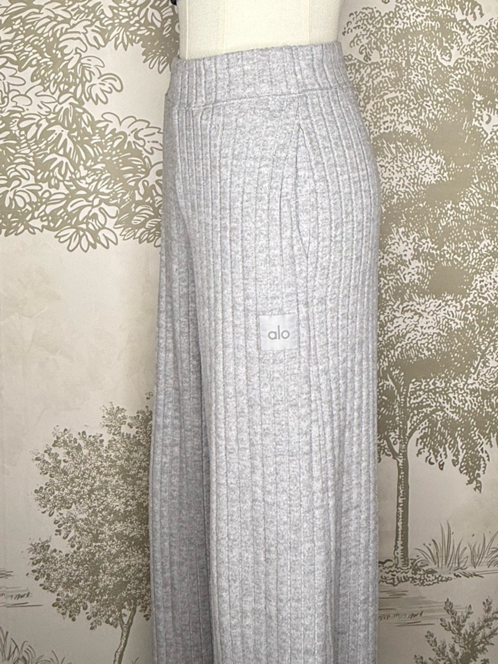 Alo Yoga flared sweats
